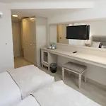 Kubana מלון 2*